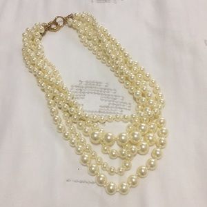 Statement necklace pearl